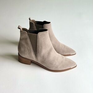Marc Fisher Beige Grey Suede Genuine Leather Chelsea Western Ankle Boots size 8